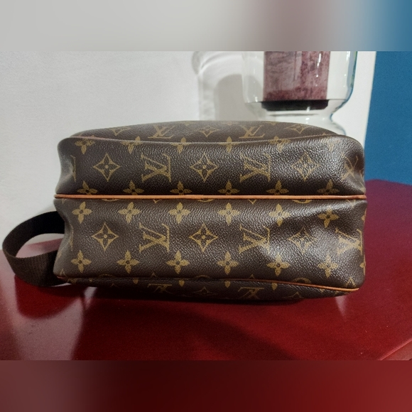 Louis Vuitton Reporter GM Monogram Canvas Messenger Bag - Picture 4 of 15